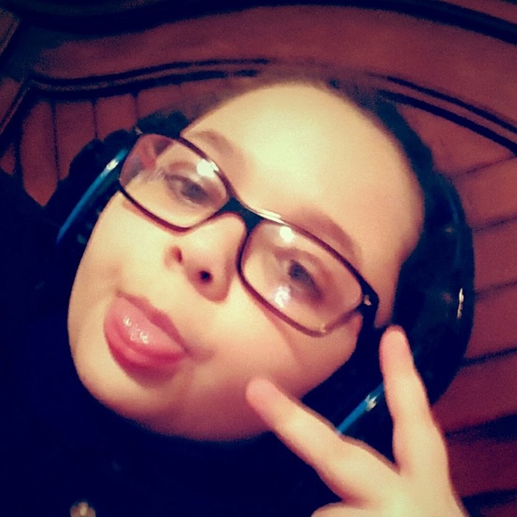 Meet your Posher, Beth - Picture 1 of 1